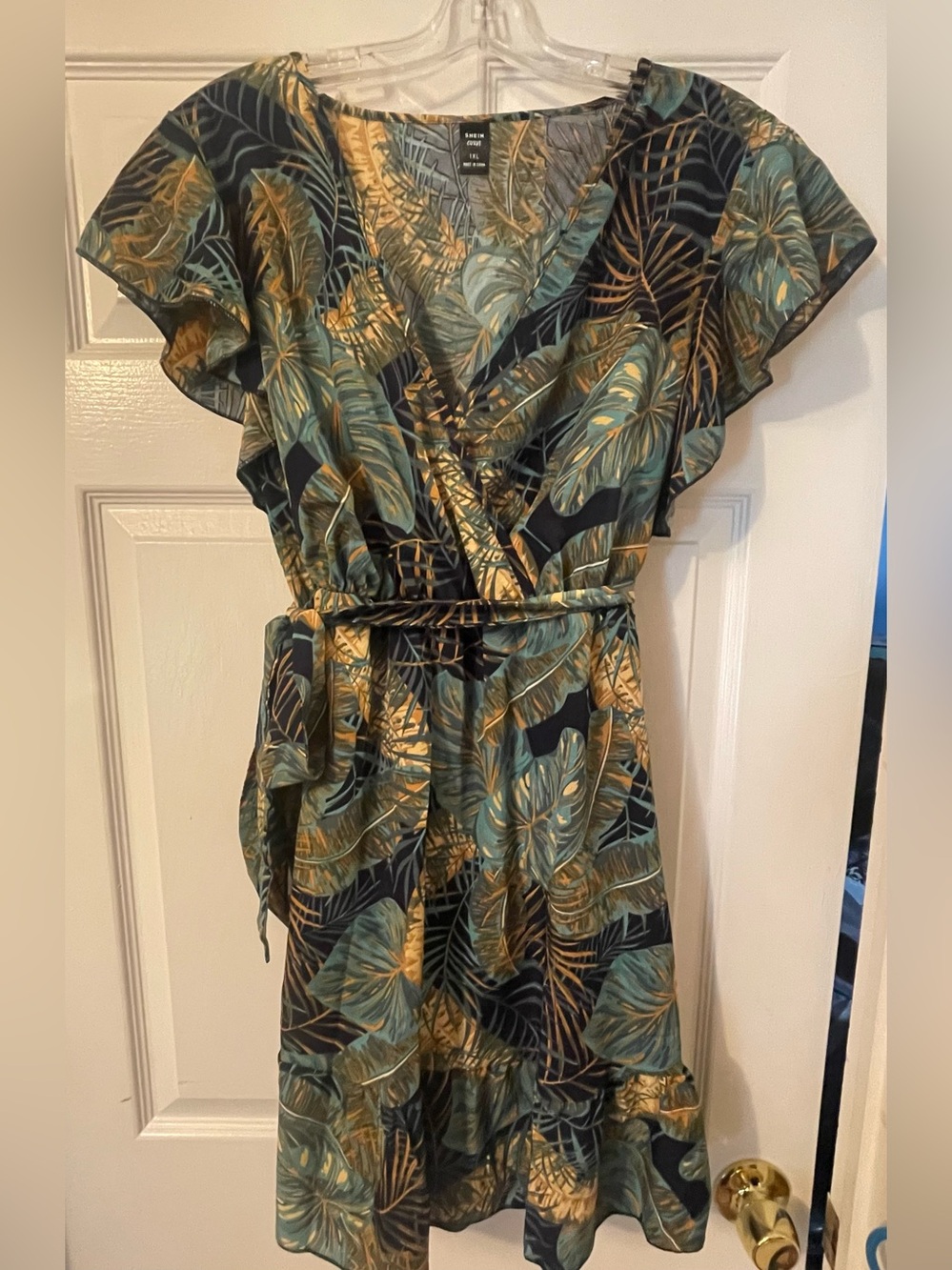 SHEIN Curve Blue, Green & Gold Palm Print Top